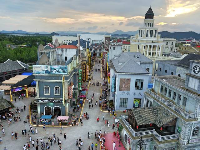 丛林少女之荒野逃生 视频主图