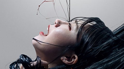 俏皮女学生 视频海报