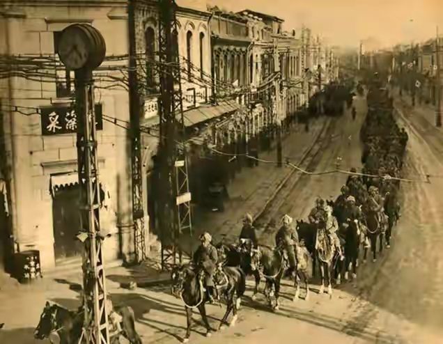 僵尸100：在成为僵尸前要做的100件事 视频海报