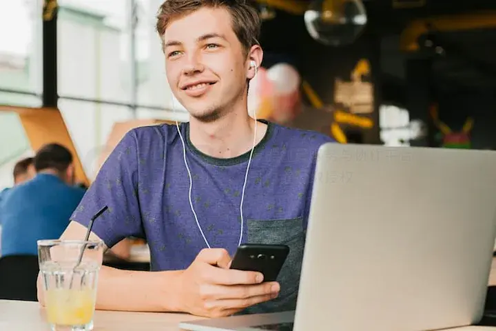 保卫战队之出动喇！朋友！ 视频缩略图