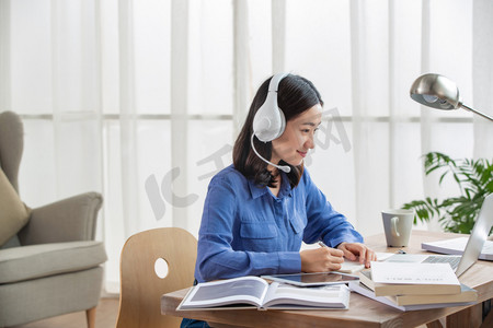 作家的洞穴 视频缩略图