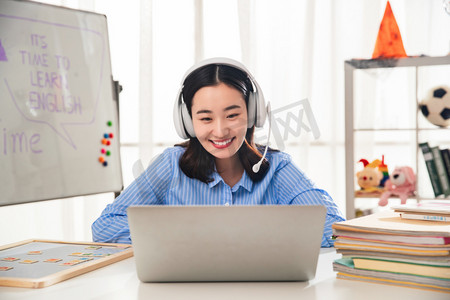 休比的万圣节 视频海报