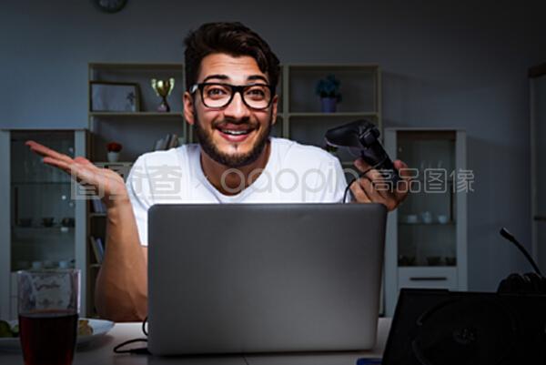 侏罗纪三角 视频缩略图