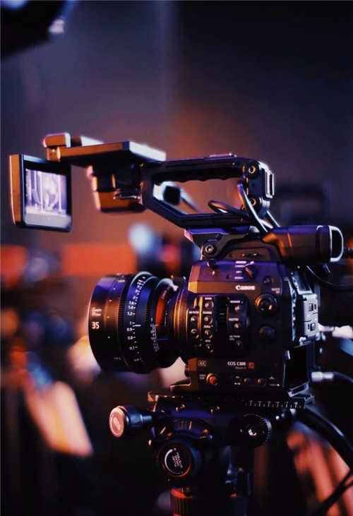 同在蓝天下 视频主图