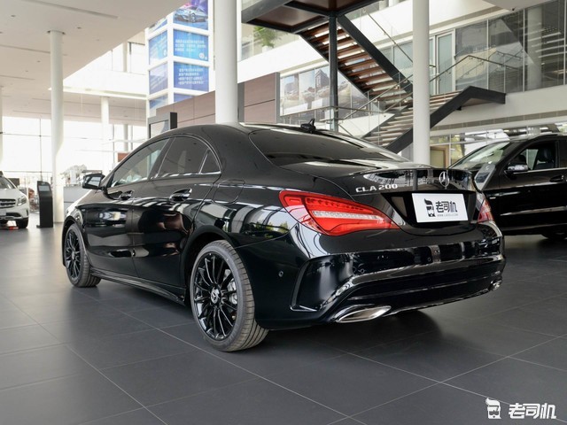 坚不可摧的男孩 视频缩略图