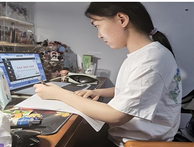 伊丽莎 施莱辛 不同的动物 视频缩略图