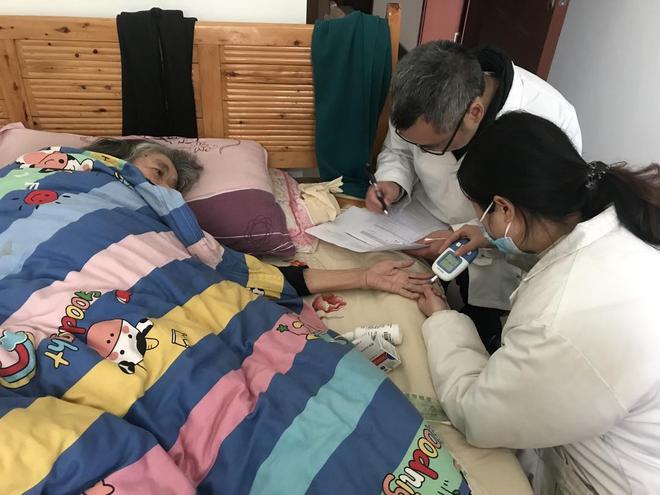 僵尸少爷 视频海报