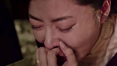 俏皮女学生 视频主图