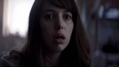 在他的阴影下 视频缩略图