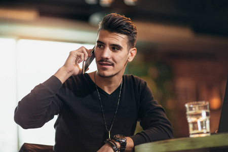 4年，2男，1爱情 视频主图