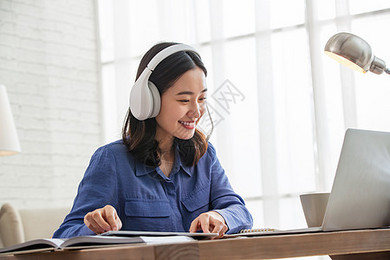 伊丽莎 施莱辛 不同的动物 视频海报