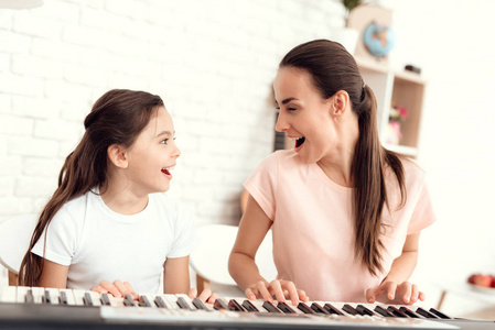 你是我的一束光 视频海报