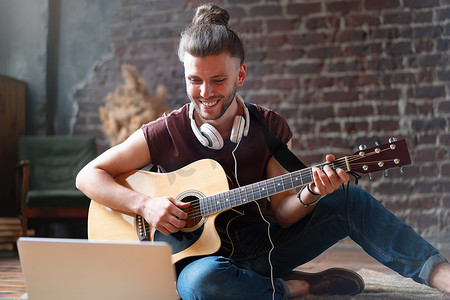 倾城十月 视频缩略图