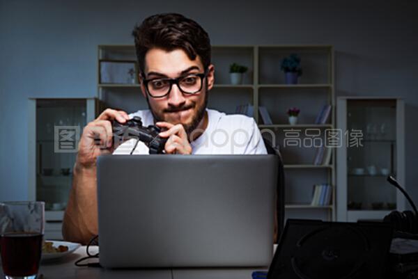 伤痕累累的恶魔 视频海报