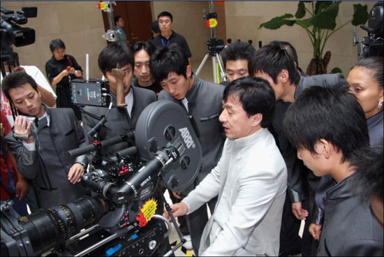 嗜血狂蜂 视频缩略图