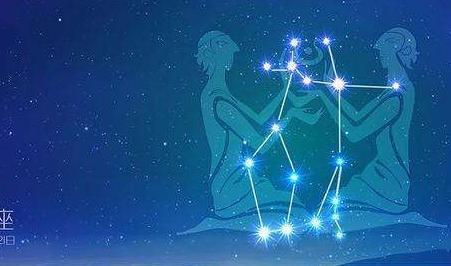 修剪草坪的小黄人 视频缩略图