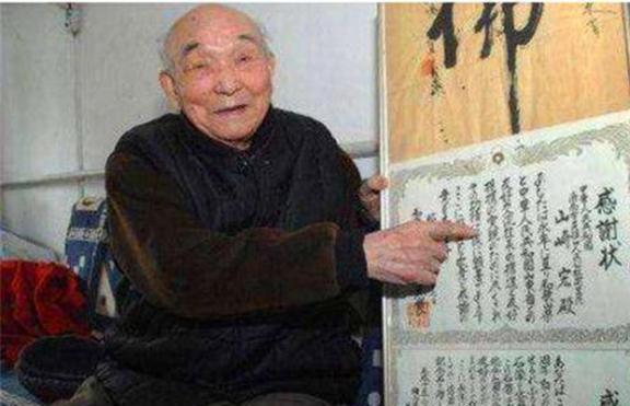 佩剑将军 视频缩略图