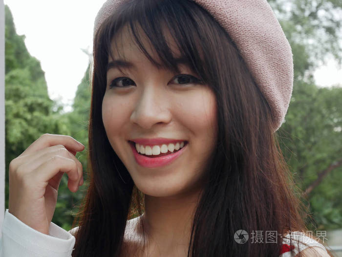 健听女孩 视频缩略图