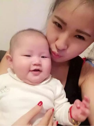 偷穿高跟鞋 视频缩略图