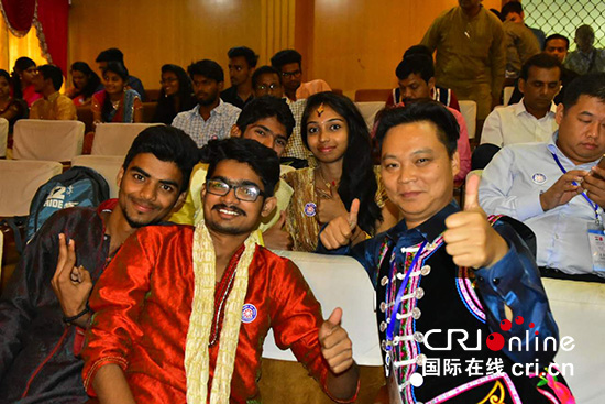 偷穿高跟鞋 视频缩略图