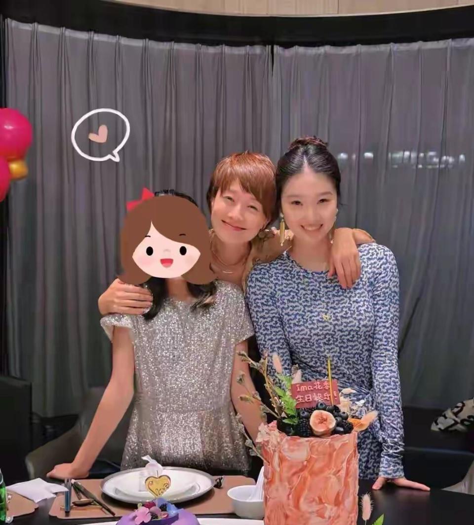 俏皮女学生 视频缩略图