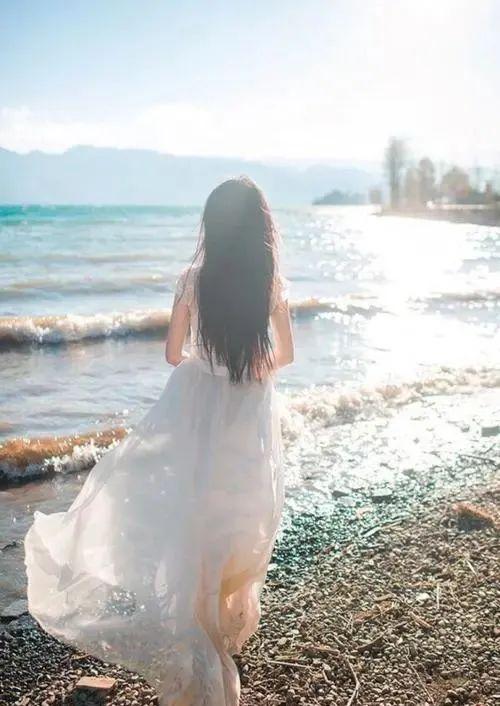 你好！梅芳草 视频缩略图