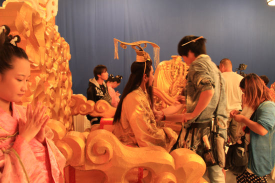 假装热情 视频缩略图