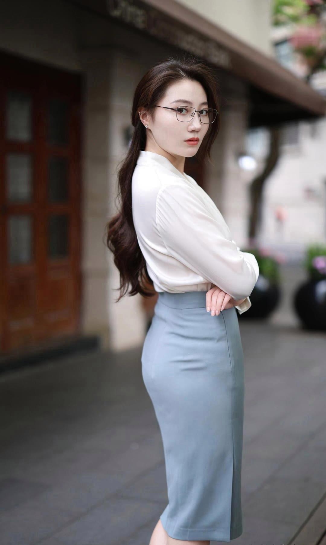 假装热情 视频缩略图