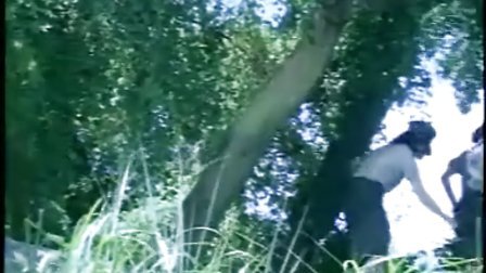 俏皮女学生 视频海报